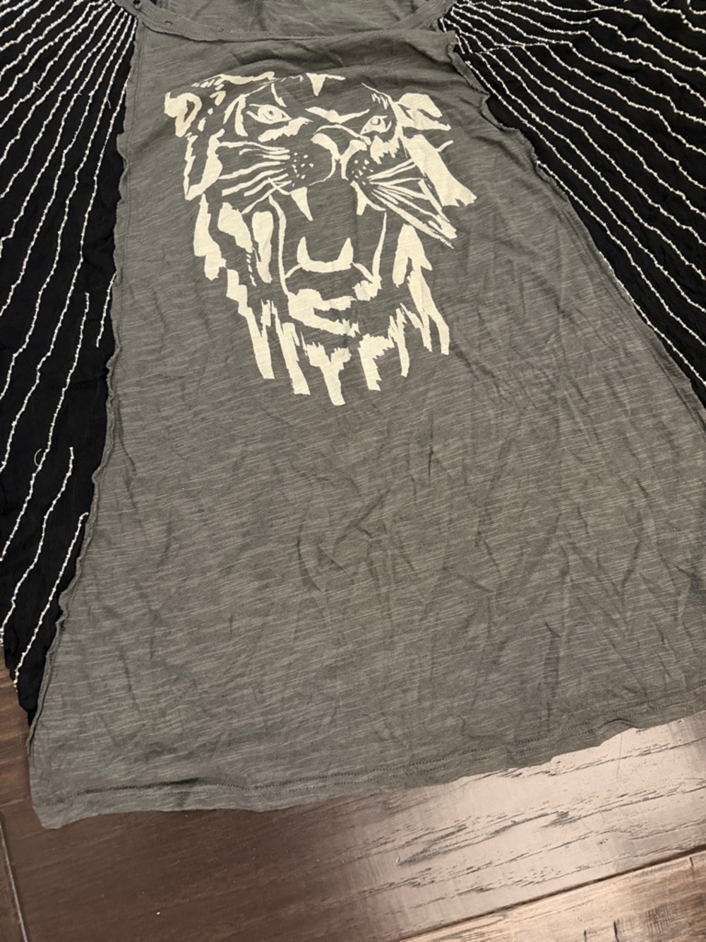 We The Free Top Heather Gray Women's Crewneck - Picture 6 of 15